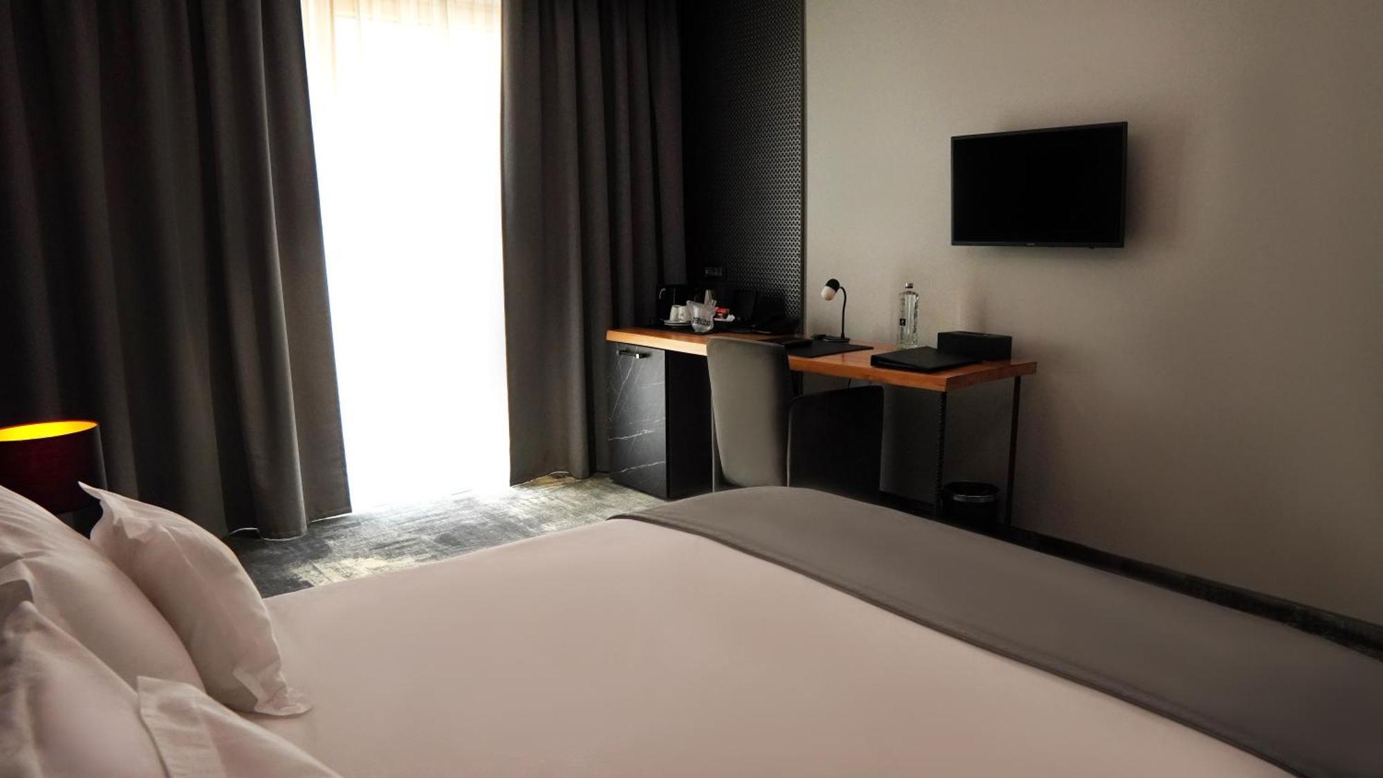 Aniroc Signature Hotel Αράντ Εξωτερικό φωτογραφία A room at the hotel