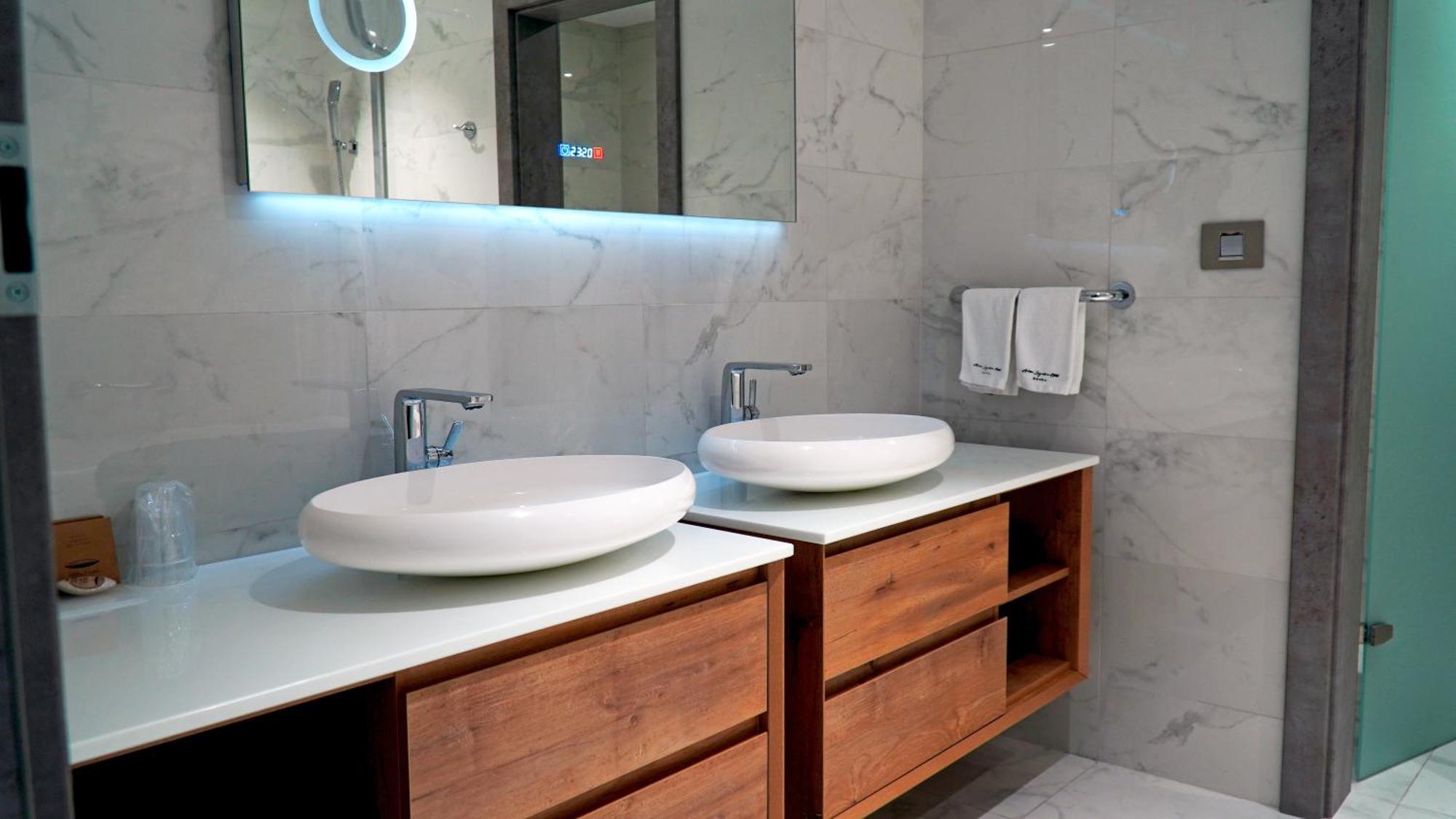 Aniroc Signature Hotel Αράντ Εξωτερικό φωτογραφία Bathroom